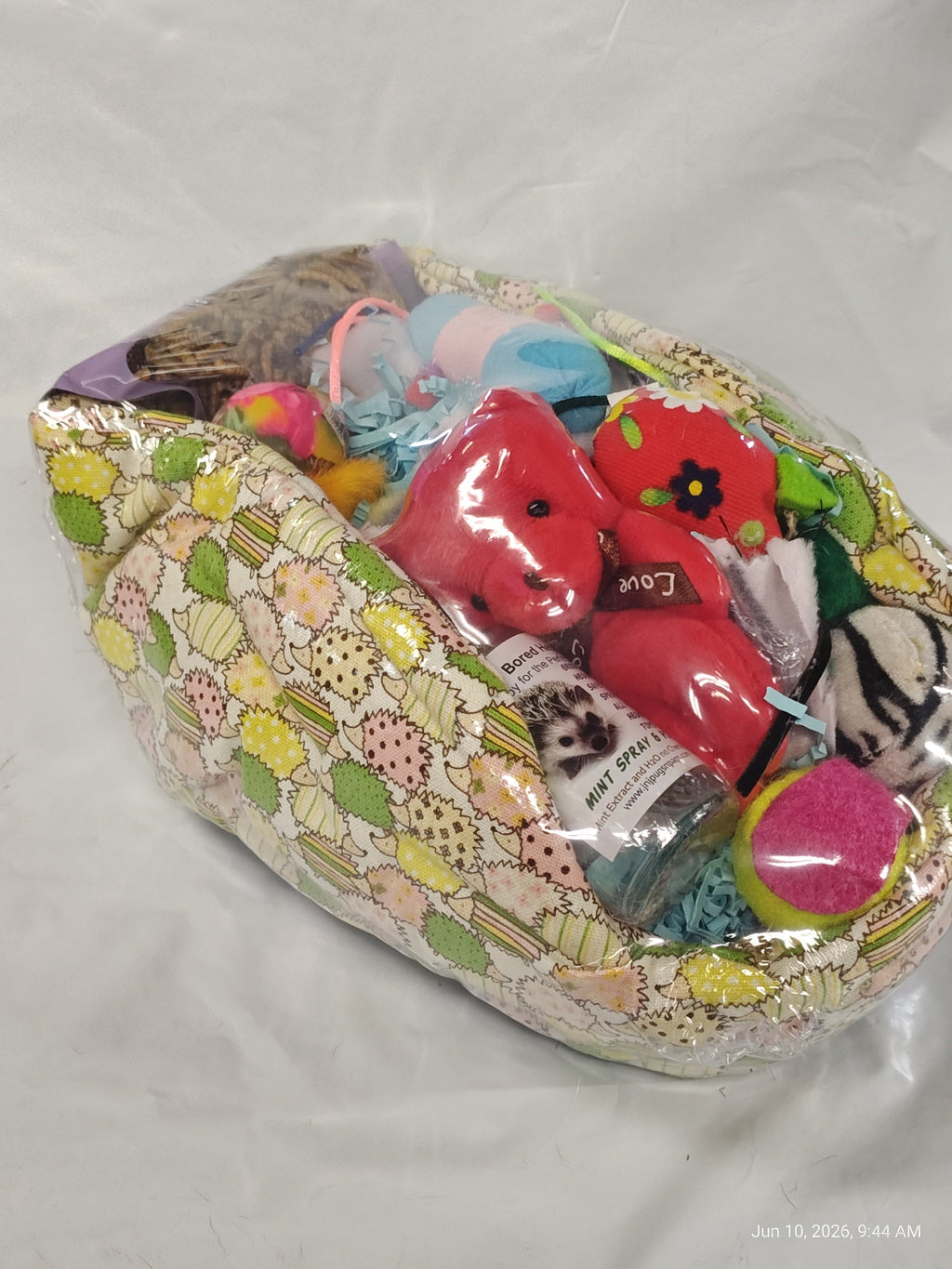 Cuddle Cup dig Box  Lots of toys Great for Hedgehogs & Exotics